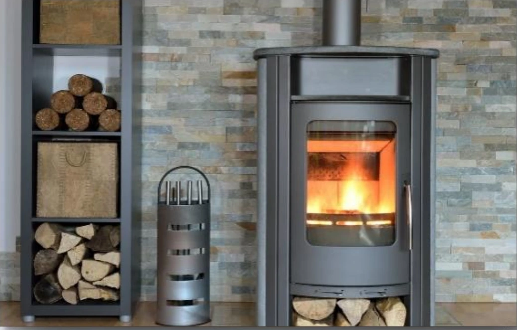 Fireplace and heating stove with transparent glass-ceramic viewing window